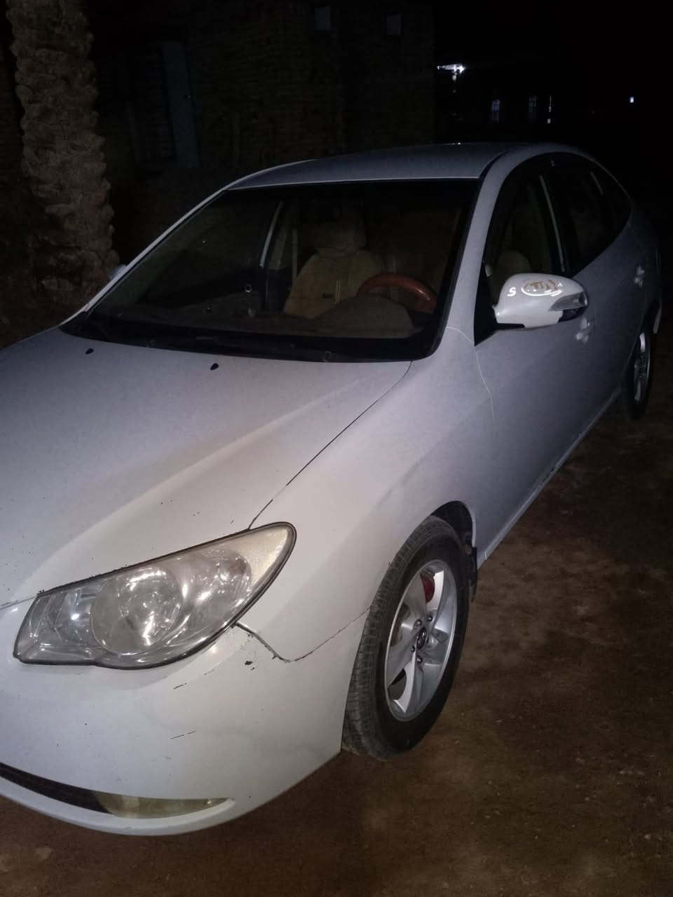 السلام عليكم الانتره البيع 2011 
 تحم تاير جديد اشاير بلامري 
بيها قطعتين صبغ مكان السيارة الدوره 
السعر 93 و بيها مجال الاستفسار***********
