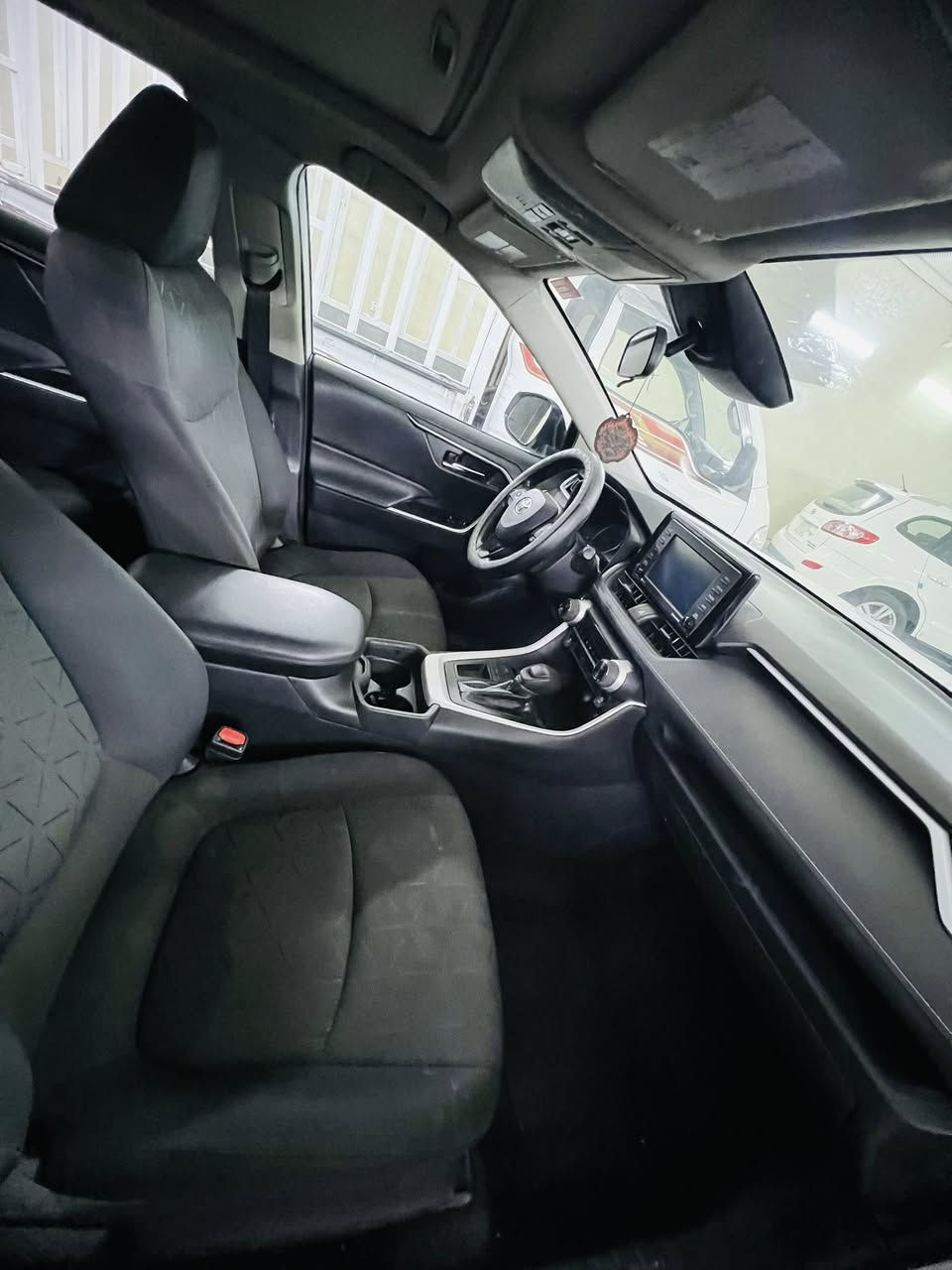 راف فور موديل 2021 فول مواصفات XLE  بصمه سلايت رادات اماميه وجانبيه اوتو هولد هند بريك بصمه  جنطه كهرباء   وبعد بيها هواي مواصفات ماشيه 35 الف  صبغ البنيد فقط  الباقي كفاله من شخط وتكحيل وصبغ رقم بغداد بسمي سنويه ورقم جديد السعر 225$ وبيها مجال بسيط *********** مكان صلاح الدين قضاء بلد صور الحادث مرفقه بالمنشور
