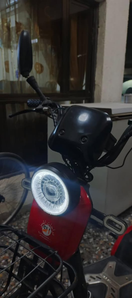 سلام عليكم دراجة شحن نظيفة بصمتين بطاريات نظيفة دراجة مناقصها شي العنوان عامرية السعر 375 وبيها مجال للتواصل واتساب ***********
