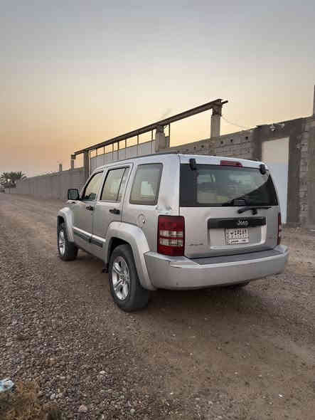 لبرتي 2008 بدون حادث بدون صبغ بيها ملاحظات بسيطه وبالعراق واكعه عليها قمريه وصاير تصليح بالقماره فقط مكينه كير تبريد مكفول
فيول بم جديد
صدر جديد
تخم تاير جديد
فور ويل 
كهربائيات كلها شغاله 
يرادلها ترتيبات بسيطه تكعيد دعاميه واشاره 
سنويه بسمي السعر 100 وبيها مجال
***********
