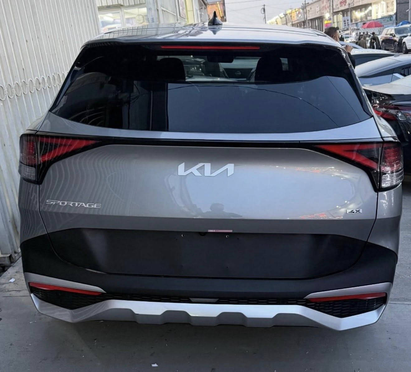 سبورتج وارد امريكي
مكينة٢٥٠٠ gdi
موديل٢٠٢٤
رقم اربيل بأسمي
ماشية ١٩
فور ويل
تدفئة كشنات
رادار تحديد مسار 
رادار مانع تصادم
اوتو هولد 
كاميرا دوارة 
حساسات خلفية
وضعيات قيادة
مثبت سرعة
مانع انزلاق
تبريد قطعتين
هند بريك بصمة
وبعد بيها مواصفات
حادثها موضح بالصورة فقط بارد بالبنيد وبارد بالجاملغ
وبيها باب السائق دبل كود من امريكا 
السيارة جديدة حيل 
السعر ١٩٥ ومجالها بسيط
مكانها بغدادحي الجامعة
***********
