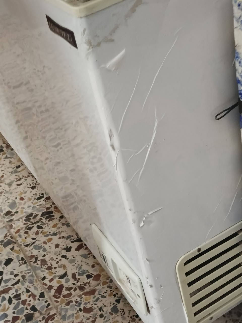 سلام عليكم تخم للبيع 5قطع ب250وبي مجال الكاونتر ب 100 وبي مجال فقط ابواب عوزه والمجمده ب 270 وبي مجال المكان بابل  قرب مجسر نادر للاسفسار خاص او علئ الرقم ‏‪***********‬‏
