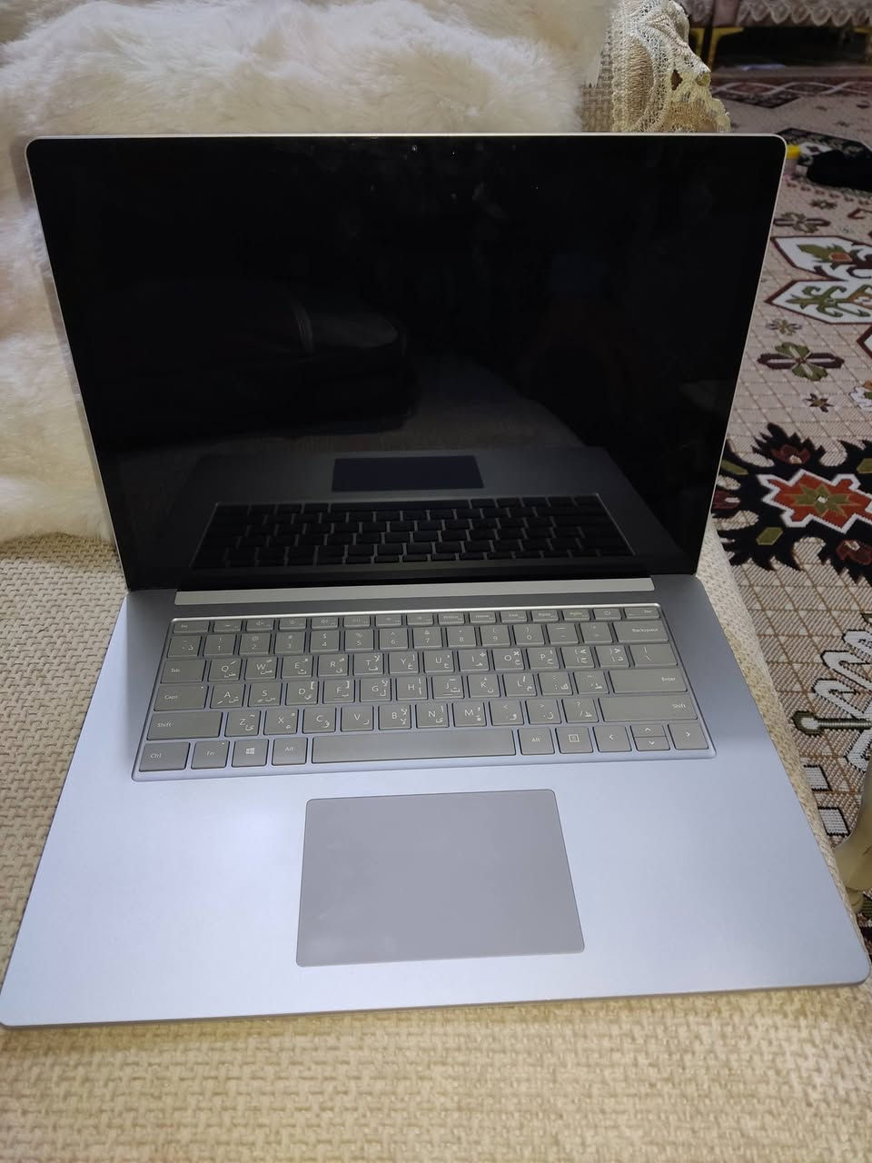 سلام عليكم
من شركة مايكروسوفت سيرفس لابتوب3

مواصفات

شاشة حجم 15 لمس نوع  IPS و معالج كور i7  ذاكرة 256 و رام 16 

سعر 650 الف
***********

  وياها جنطة وماوس
