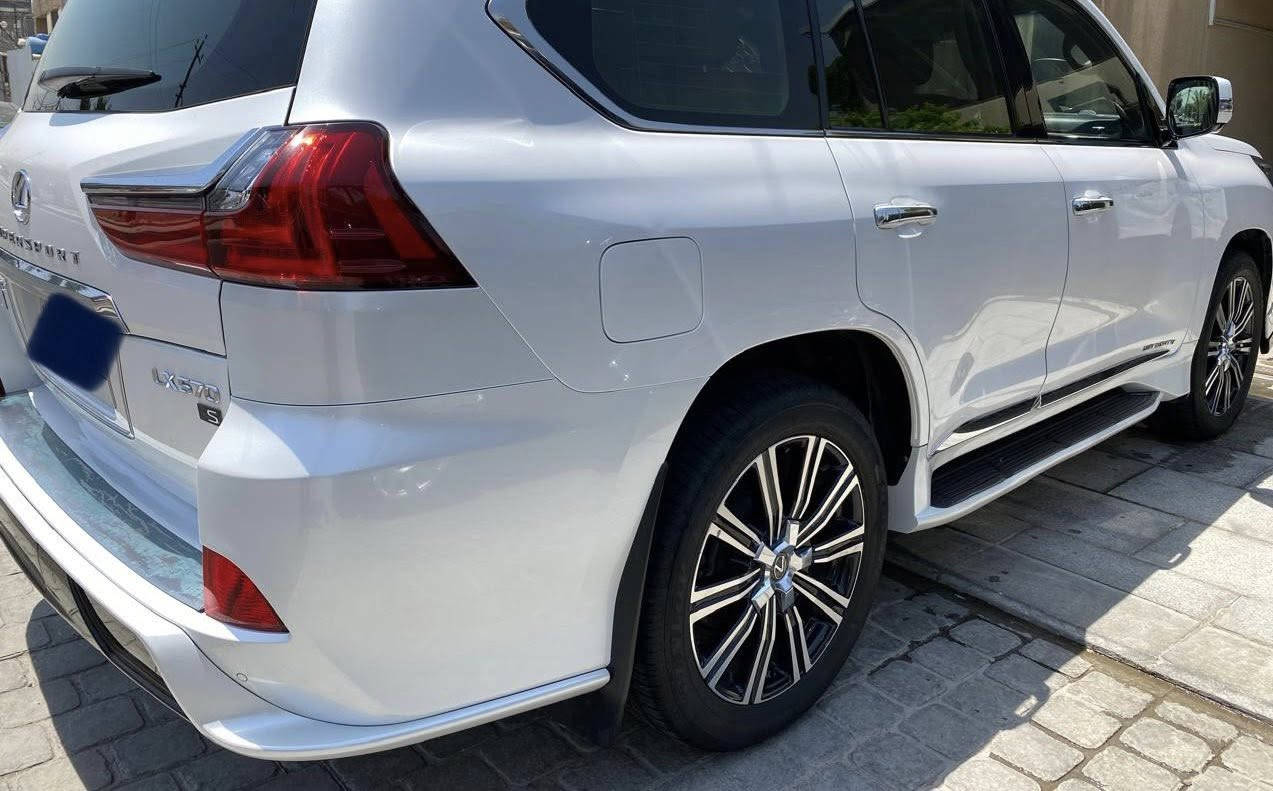 السلام عليكم 
لكزس lx570 2021 سوبر سبورت 
كفاله عامه ماشيه 120تقريباً 
مواصفاتها معروفه 
السعر 74500 وبيها مجال 
رقمي ***********
