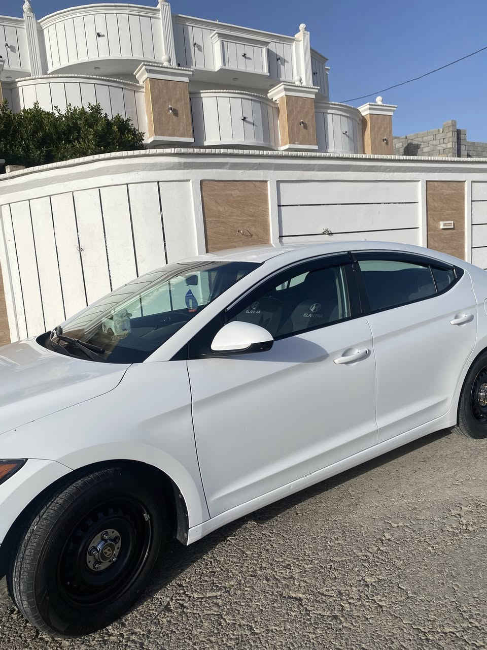 النترا2017 للبيع او المراوس محرك   2000ابو المجول الكبير المرغوب السياره جاهزه ماناقصهه شي كير محرك تبريد تايرات صدر كله تمام رقم الانبار الدولي 
سعر السياره 120 وبيه مجال 
ملاحضه /الصبغ بدون دواخل بس البابين وشويه من الجاملغ 
وبيه تقشير بسيط والوارد اللون الابيض معروف بهالشي 
مكاني الانبار /جزيرة الخالديه كرطان 
***********
