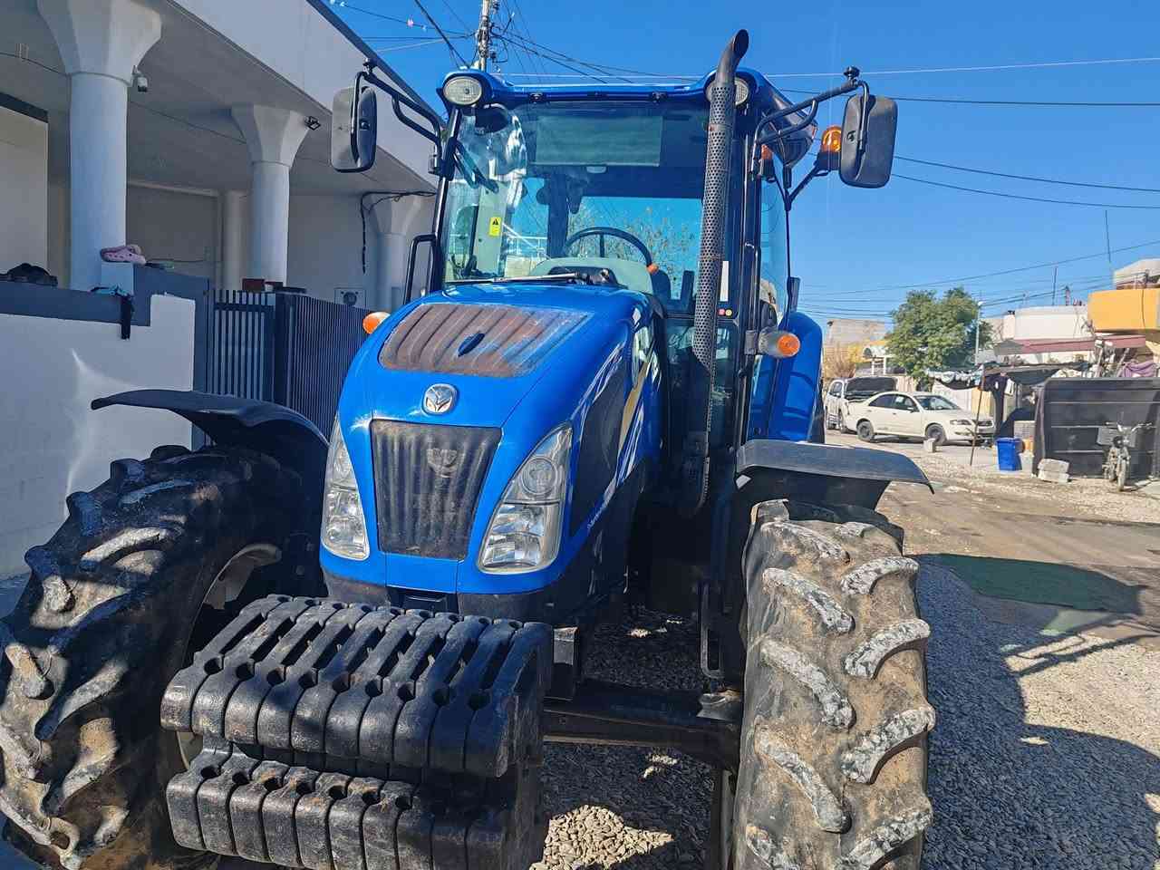 تراکتۆر نیوو هۆڵند حەجم 100 بلوو ماستەر مۆدیل 2013 بیکرانەوە تایەی شەریکە ژ.م *********** ژ.م ***********
