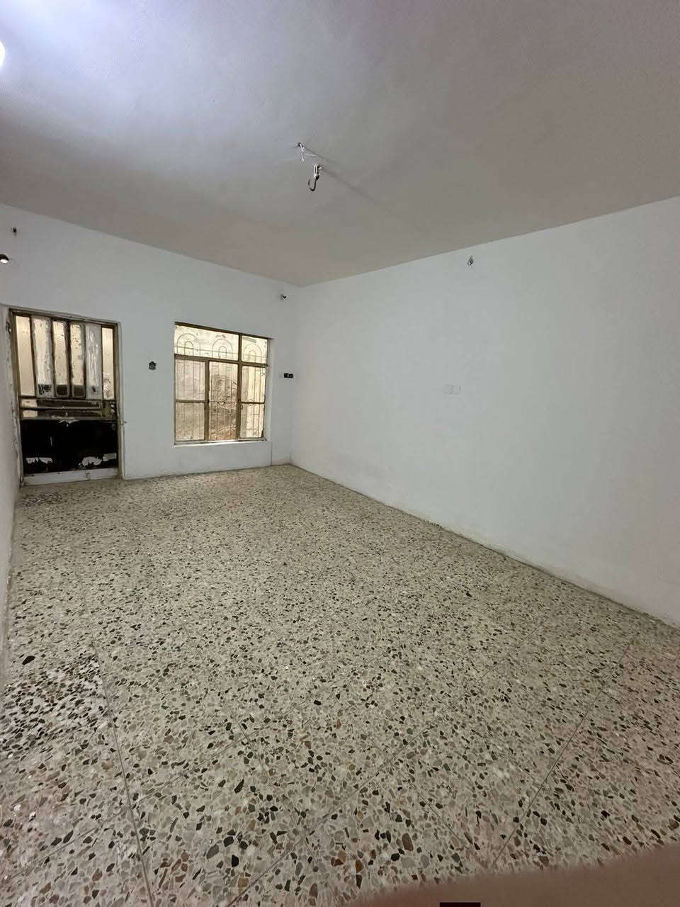 السلام عليكم مكتب عقارات الشمس  مقابيل المستشفى التركي !!!
                         بإدارة ((أحمد الگريطي))
                    
    ☎️*********** 
                        ☎️*********** 

🏠دار للإيجار مساحه ١٥٠م بناء حديث يحتوي على غرفتين وصاله وكليدور ومطبخ ومجمع صحيات وكراج سياره 

⁦^⁠_⁠_⁠_⁠_⁠_⁠_⁠_⁠_⁠_⁠^⁩⁦(⁠◍⁠•⁠ᴗ⁠•⁠◍⁠)⁩⁦(⁠◍⁠•⁠ᴗ⁠•⁠◍⁠)⁩⁦^⁠_⁠_⁠_⁠_⁠_⁠_⁠_⁠_⁠_⁠^⁩⁦

🌏الموقع حي الكفاءات قرب كراج الموحد

⁦⁦^⁠_⁠_⁠_⁠_⁠_⁠_⁠_⁠_⁠_⁠^⁩⁦(⁠◍⁠•⁠ᴗ⁠•⁠◍⁠)⁩⁦(⁠◍⁠•⁠ᴗ⁠•⁠◍⁠)⁩⁦^⁠_⁠_⁠_⁠_⁠_⁠_⁠_⁠_⁠_⁠^⁩

💰💸قيمه الايجار 400
