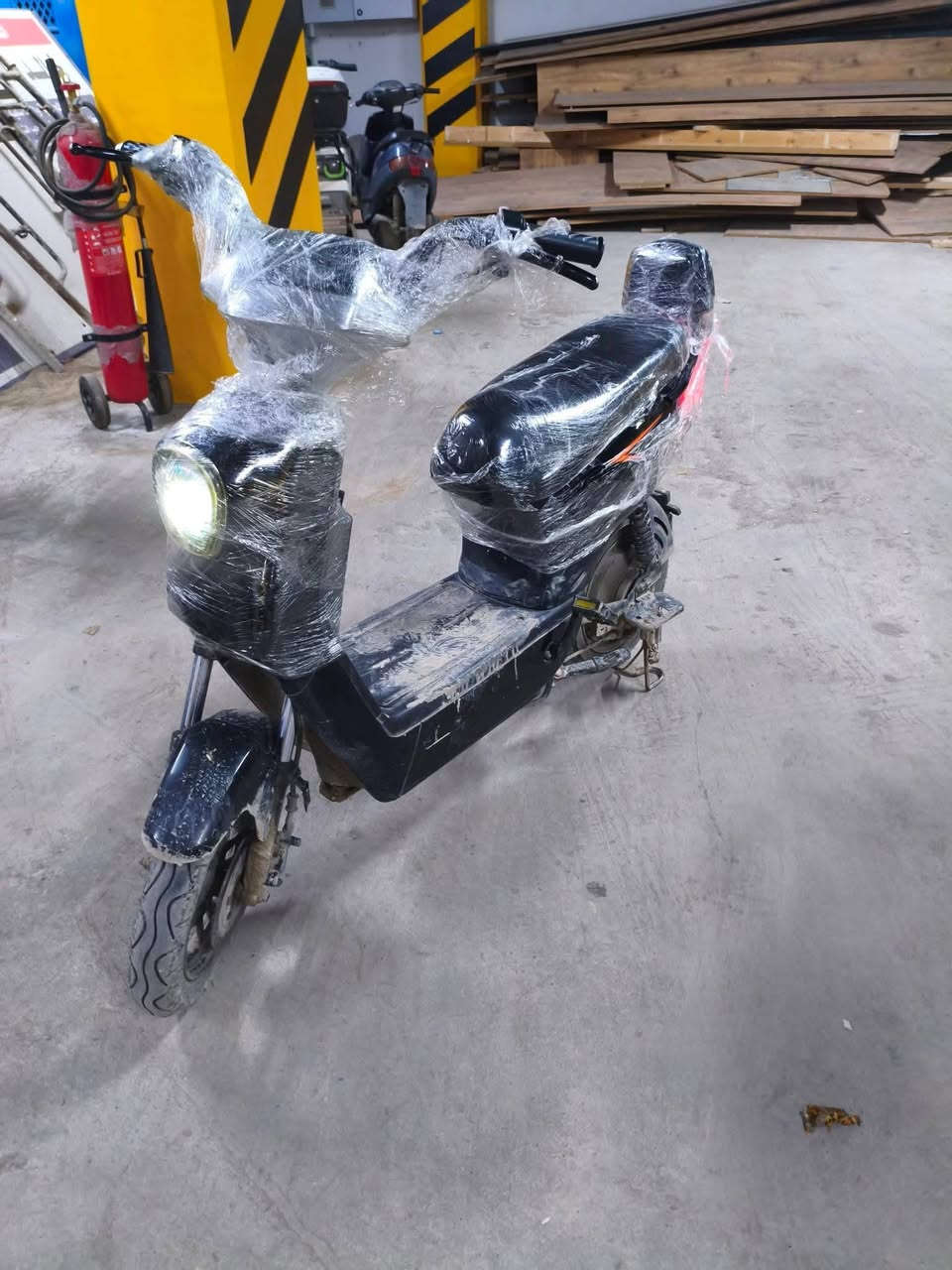 ماطور شحن للبيع خمس بطاريات أربع نمر سرعتو 55 حقيقي حجم16 الماطور انطيكيا شرط مكاني الموصل ايمن رجم حديد  يحتوي على دبل سويج وتشغيل بصمه الخا ص مفتوح


**إذا كنت صاحب هذا الإعلان وتريد حذفه لأي سبب، رجاءا أرسل رسالة إلى الدعم الفني**