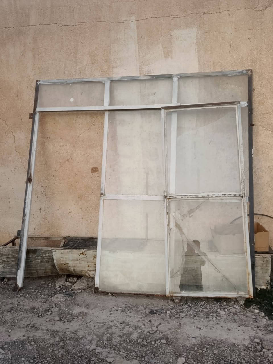 جام خانة حديد نظيفة كلش
باب سلايت 
مصبوغة 
بيه جام كامل 

السعر ١٠٠ وبيه مجال للشراي

للاتصال 
*********** 
***********
