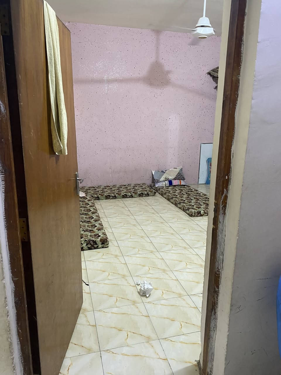 دار للبيع في منطقة سيد ساجت خلف جامع الناجي مساحة 168 واجها 13 طابق واحد يتكون من غرفين نوم ومطبخ واستقبال وحمام غربي شرقي للاستفسار الاتصال بالرقم ***********
