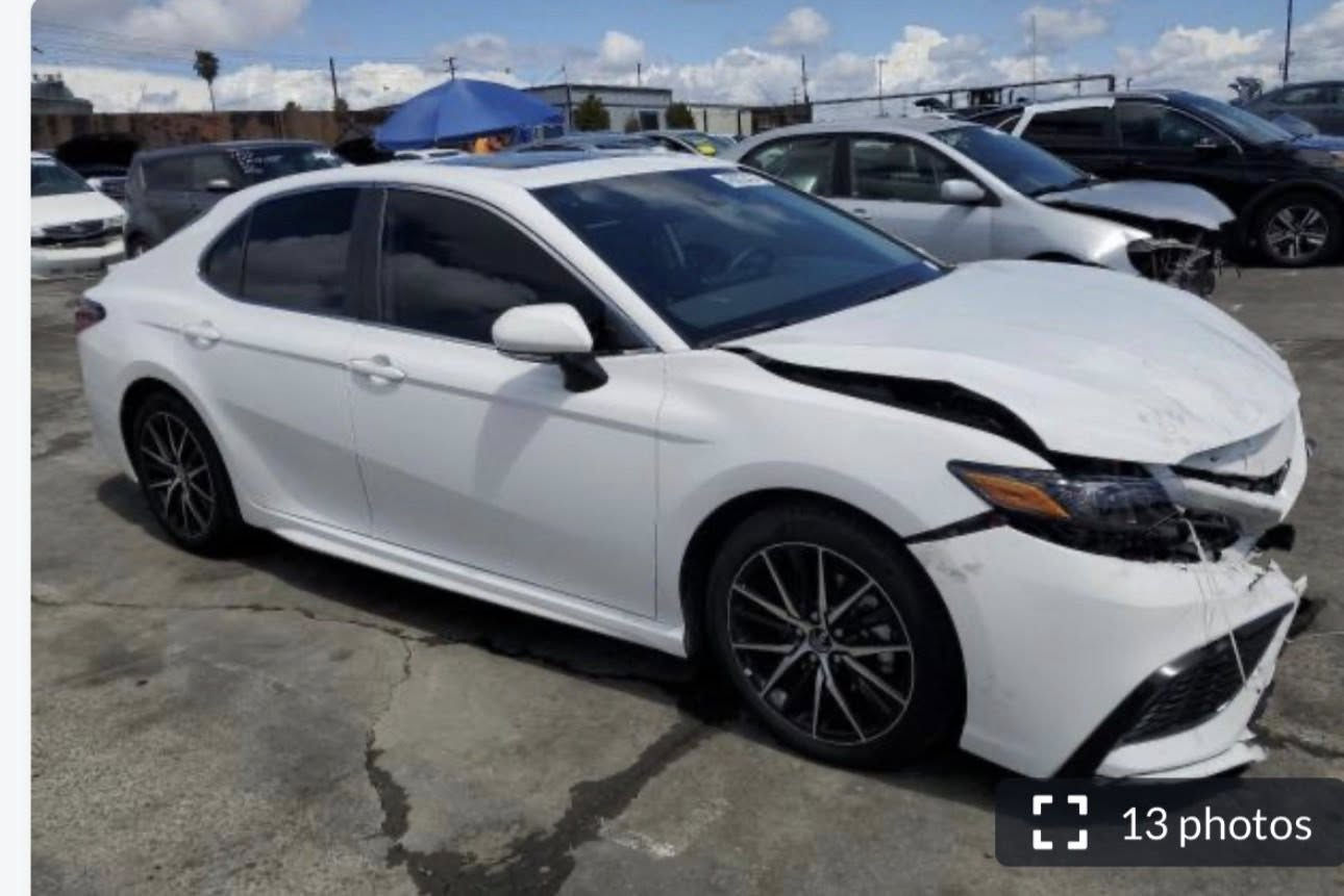 تيوتا كامري هايبرد 2023 se بلص 
فتحه بصمه فول مواصفات 
حادث خفيف بدون ايرباك  وبدون صبغ تعدل البنيد بارد 
ماشيه 48 ميل 
رقم بغداد 
حادث موضح بالصور
المكان الانبار فلوجه ناحيه الصقلاويه 
*********** 
السعر خاص او اتصال على الرقم
