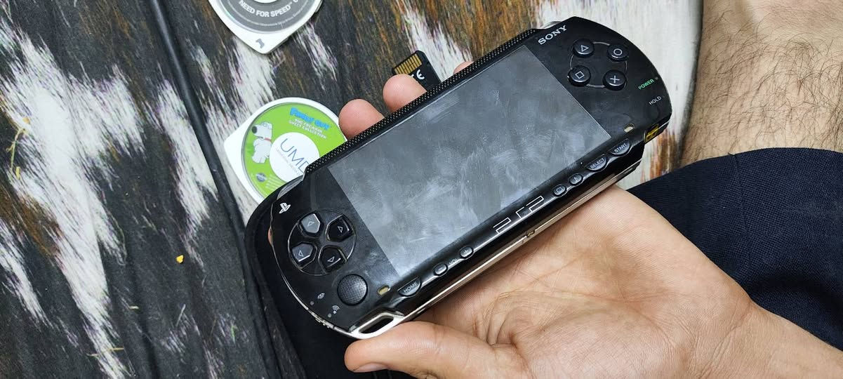 سلام عليكم جهاز psp مع جنطة ورام 16كيكة وبطارية وقرص العاب وقرص فيديو اخوان جهاز من
وحدة شاشة كامت ما تشتغل بس كلوب اخضر شغال
واحمر شحن هم شغال ابيع فحم سعرة 40 مكاني مدينة الصدر توصيل موجود


**إذا كنت صاحب هذا الإعلان وتريد حذفه لأي سبب، رجاءا أرسل رسالة إلى الدعم الفني**