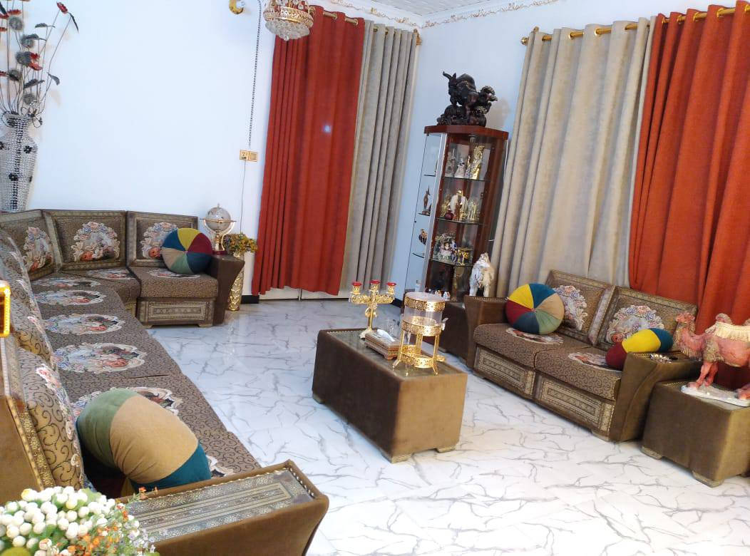 السلام عليكم
  دار للبيع مكان مميز جدا 
طابو صرف
نوع البناء طابوق السقف عكاده
العنوان / /بابل المدحته الجمعيه  على التبليط مباشر قرب مدارس نور الاجيال
المساحه ١٢٠متر
خدمات كامله من ماء وكهرباء و تبليط مجاري خارجية 
السعر/١٣٥وبي مجال
تفاصيل
استقبال 
صاله 
عددالغرف ٢
مطبخ 
مناور 
طارمه كبيره كراج سياره
مجمع صحيات داخلي وخارجي
تحويل البيت ثاني يوم بعد الشراء 
بناء حديث موقع جيد جداً مع
بناء درجه اولا
بناء حديث
عرض الشارع ١٠متر تبليط
ملاحظة //البيت باسم مالكه شخصين
تحويل البيت ثاني يوم بعد الشراء
للاستفسار
مراجعة  مكتب دلالية وائل الهندي 
وائل الجبوري***********
او علي***********
مكتب دلالية وائل الهندي بابل المدحتيه الحمزه الغربي ع شارع 60 قرب سلوان ابو الكاشي مقابيل فرع علي قماره
