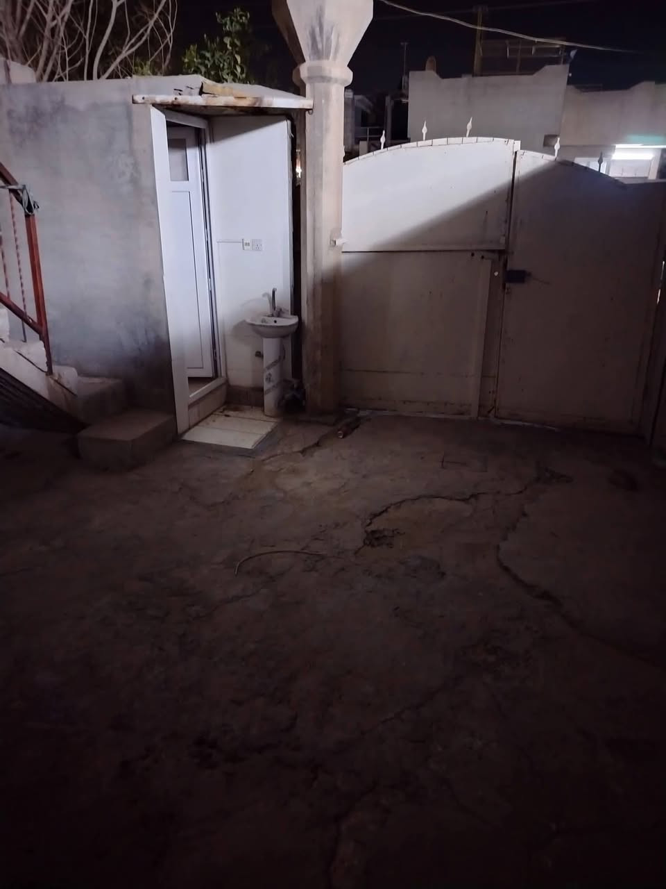 دار للايجار طابقين
مساحه 100م يحتوي على غرفتين نوم مع هول واستقبال ومطبخ وصحيات وكراج سياره كركوك أسرى والمفقودين قرب صيدليه تولين على شارع ٢٠ سعر 250الف للتواصل
*********** علي
*********** ابو مصطفى يايجلي
