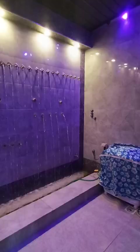 السلام عليكم بيت للبيع مساحه 220 متر دوره حي دجله شارع الصفوه التجاري الاستفسار خاص او واتساب ***********
