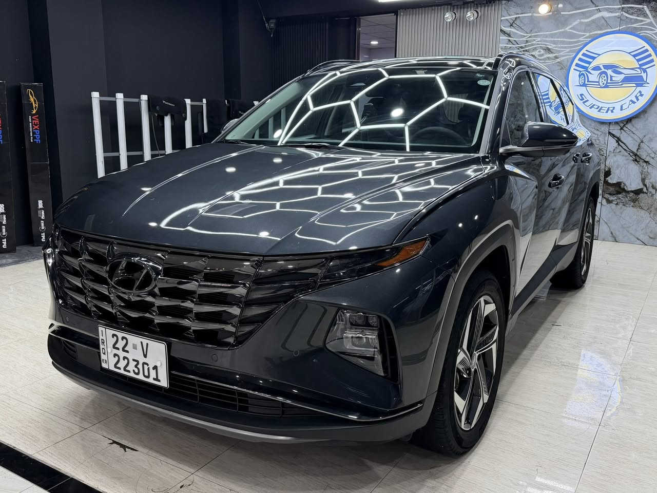 السلام عليكم 
هونداي توكسن 2023 مواصفات vip بسعر جداً مناسب 
السياره اعلى فئة مواصفات 
بانوراما 
بصمة
كير دكم
كشن جلد 
كشن تدفئة وتبريد
رادار 360 درجة
كاميرات 360 درجة
شاشة جبيرة 
عداد ديجيتال
ستيرن هيتر
اوتو بارك
محرك 2500 مرغوب
وكلش هواي مواصفات بعد 
حادث امريكا جاملغ خلفي ايمن وباب ايرباك فقط برده جهة السكن وبيها 6 قطع كلير ابيعلك حزام شرط بجم وخلف كبس وضع شركة وبدون ايرباك عدا ايرباك الحادث 
كير ومحرك وكهربائات كلة بشرط على وضع الشركة
السيارة جداً نظيفه ومرتبه ماشيه 51000ml
للاستفسار والسعر ***********
