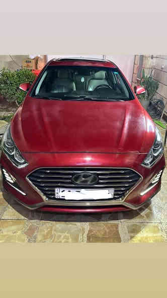 للبيع هونداي سوناتا 2018 ١/١ لمتد 
ماشية 69,000ml
وارد امريكي كلين اللون احمر 
حادث بالعراق بحافة الصندوق + جراد خفيف على القمارة 
رقم بغداد الجديد
حجم الحرك 2400 gdi 
المواصفات: 
نظام قيادة Eco+normal+sport
فتحة سقف بانوراما ٣ طگات
داخل جلد بيجي 
نظام ترحيب عند الاقتراب
بصمة+بصمة الابواب+بصمة صندوق
ويل كب 17 
شاشة لمس كار بلي ايفون+ اندرويد
شحن موبايل وايرليس
بلوتوث + ٢مخارج USB+٢ مخارج ١٢فولت
هاند بريك كهرباء 
نظام اوتو هولد + نظام توقف ( بريك )ذكي  
رادارات جانبية + كاميرا خلفية
نقطة عمياء بالمري
سماعات انفنتي دمام امامي خلفي 
بردات في الجامات الخلفية
قطعتين تبريد بيانو شاشة 
تدفئة تبريد كشنات الامامية 
تحكم كهربائي بالكشنات الامامية
تدفئة بالستيرن 
گير اوتو +عادي 
مثبت سرعة 
لايت عالي زينون دوار 
صندوق ذكي عند الاقتراب يفتح
حساس ضغط هواء الأطارات
شاشة تنبيه الاعطال
مانع الانزلاق ABS
تحكم بدرجات الاضاءة الداخليه
السعر 140 بيه مجال 
*********** Colombo
