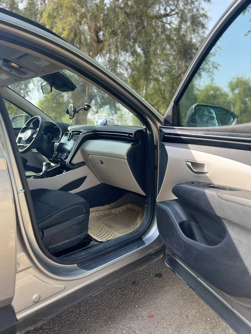 سلام عليكم توسان 2023 امريكي لبيع فول موصافات دخل بيحي واسود مرقمه وكامله تحويل ثاني يوم السعر 192 وبيها مجال لطيبين بيه فقط قطعه تبديل البنيد ونفس الون والسونار موجود وبيه بارد قليل 
***********
