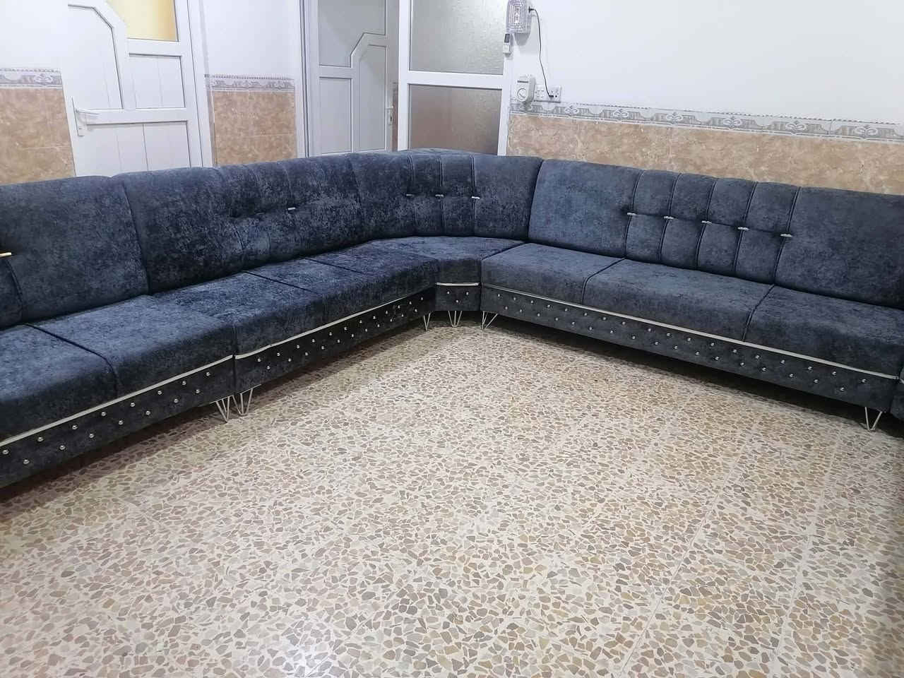 ديوان ١٣ متر خشب عراقي ثقيل دوشمة جديدة شرط القماش والخشب والاسفنج السعر ٦٢٥ الف للإستفسار الاتصال على الرقم *********** و*********** موصل الحدباء

