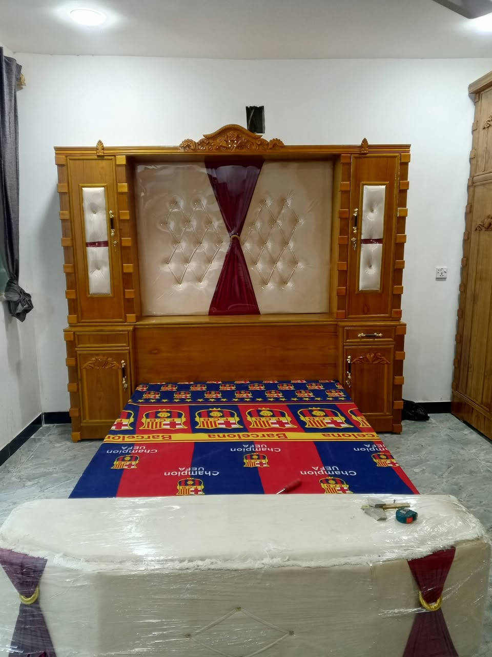 سلام عليكم من رخصت ادمن غرفه جديده ممستعمله  يعني محد نايم بيهاا صار أقل شهر من شديتهاا 
عنوان بغداد حسينيه الراشديه 
بس مالي علاقه لا بنقل ولا بفتح يعني تجي تفتحهاا بيدك وتنقلهاا بيدك
***********
