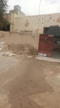 بيت للبيع • ٤٠٠م • منطقة العشر آلاف