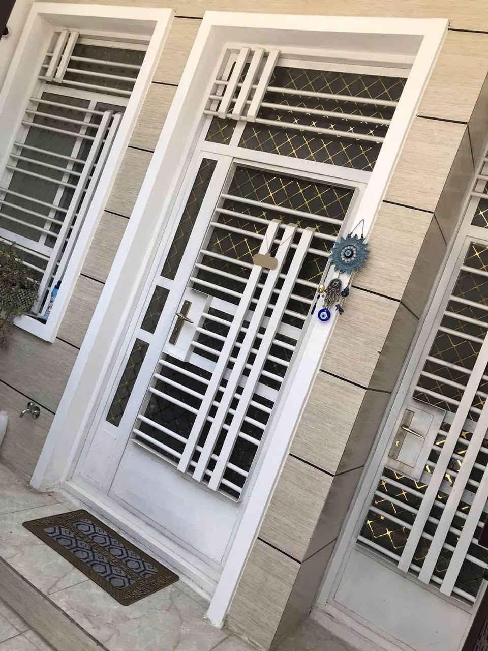 🏡بيت للبيع 90متر🏡⬅️نوع العقار《طابو صرف》طابقين
⬅️اسم الحي《 بغداد/ الكرخ/حي الجهاد / الاساتذة قريب الاربع شوارع و الشارقة 》
⬅️المساحه  《 90》متر
⬅️البيت مدخلين 
⬅️الواجهه   《4،5》متر 
⬅️النزال      《 20 》متر
⬅️الشارع    《 10》متر 
⬅️عدد الطوابق《 2》
⬅️عدد غرف النوم 《3》
⬅️عدد صحيات [2]
⬅️ارضيات الدار واجهة  《 مرمر 》
⬅️الخدمات 《كهرباء.ماء. مجاري. تبليط》
⬅️بألقرب من الدار 《مدارس. سوق. عيادات طبية 》⬅️بناء حديث 
📞 للاستفسار اتـصـال ☎️ صاحب العقار  ***********
