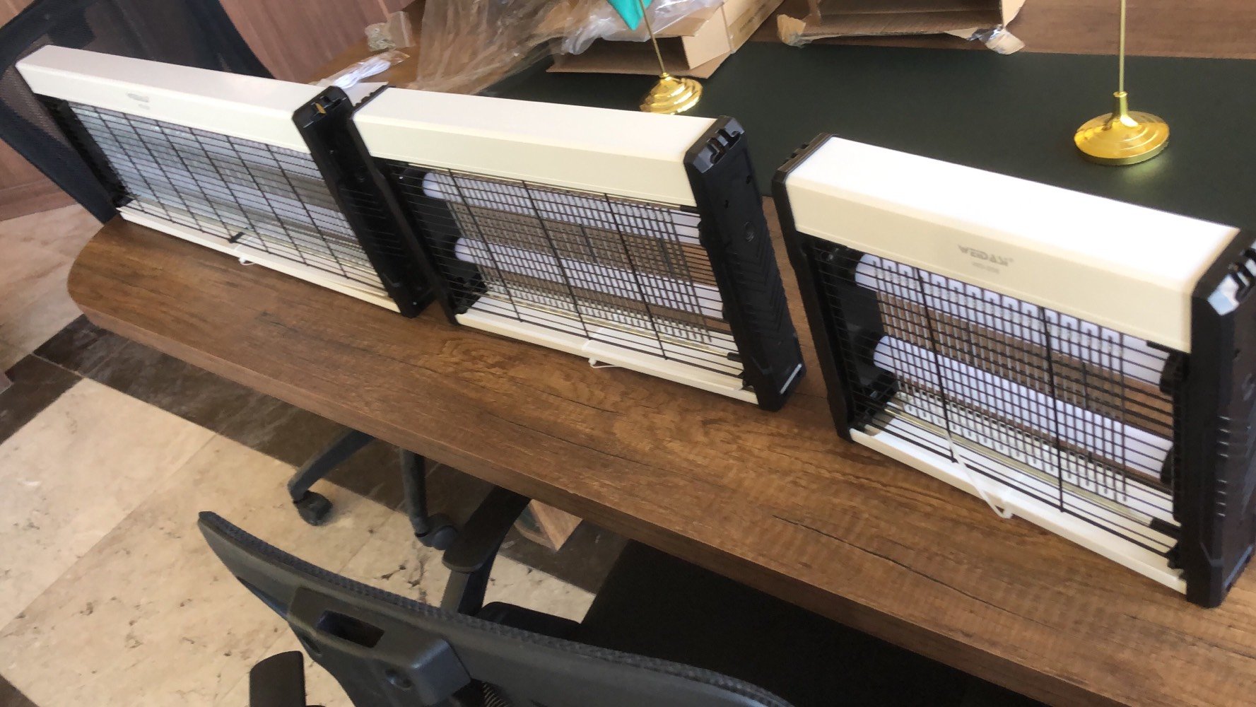 عرض خيالي : قانصة ذباب احترافية - ٢شمعه -تشتغل بكفاءة عالية ولاتحتاج الى تيار كهرباء عالية، مزودة بسلسلة وتكدر تعلقها وتصير منضدية ،وهي تعمل بنظام UPS يعني شاحن تلفون 
متوفرة بثلاثة احجام: صغير ٨٠٠٠دينار /المتوسط ١٠٠٠٠دينار/الكبيرة ١٢٠٠٠دينار
مع كل قطعه شاحن نقال مجاني
الكميه محدودة 
