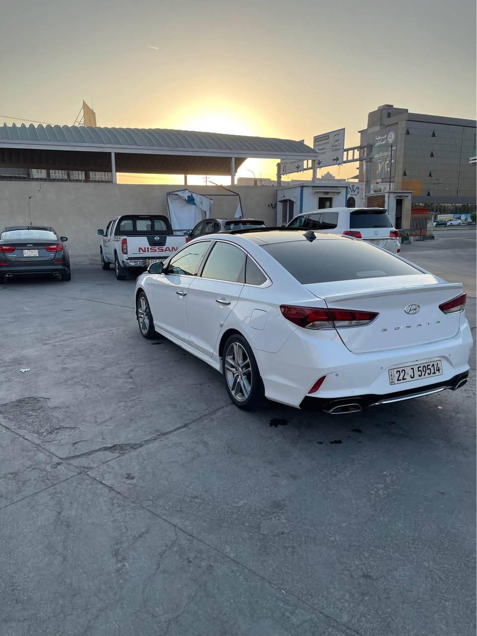 سوناتا خليجي موديل 2019 فئة الليمتيد فول مواصفات مكينة دووش حجم 2400 رقم اربيل بأسمي تريد وكاله او تحويل حااااضر سنويه جديده لغاية 2030 كفاله عامه ما عدا بارد جدا بسيط بقبق صندوق وسونار موجود بلصور شوفه بعينك سياره ماشيه 77 الف كيلو متر حقيقي وين ما تريد تفحص افحص 
1_تشغيل بصمه 
2_بصمة ابواب مع قبق صندوق 
3_انارة ترحيب عند الاقتراب من سياره 
4_سقف بنارما طقتين 
5_شاشه لمس بلادي مع كار بلاي مع اوامر صوتيه 
6_بصمات تشغيل عدد 2
7_شاحن لاسكلي للموبايل 
8_يدات الابواب نيكل بلادي
9_لايت امامي زنون بلادي LED مع كشاف ضباب 
10_لايت خلفي LED بلادي 
11_تبريد قطعتين امامي وخلفي مع تشغيل شاشة ديجتال مناخ منفصل 
12_كتالوكات مع عده سياره مع سبير بلاديه مع طفاية حريق غير مستخدمه
13_اضواء في يدات الابواب  الاماميه مع المريء
14_حساس امامي وخلفي 
15_كرسي سائق كهرباء 
16_مريء شفط
17_كشنات قماش مغلفه بيج جلد 
18_كراسي الخلفي قابله للانطواء 
19_بردات شمسيه خلفيه بلادي 
20_ارضيه السياره على بلادي جديده جدا
21_ويل كب عدد 5 
سياره كفاله محرك مع الگير مع التبريد مع حداده 
ادامه صار شهر تبديل دسكات طخم مع تايرات اماميه جديد مع ترتيب نواعم في سياره 
السعر 193 قابل للتفاوض 
كل تفاصيل مذكور مع صور للسياره والسونار 
الشراي يتصل ***********
بصرة_مناوي لجم البصرة, العراق
