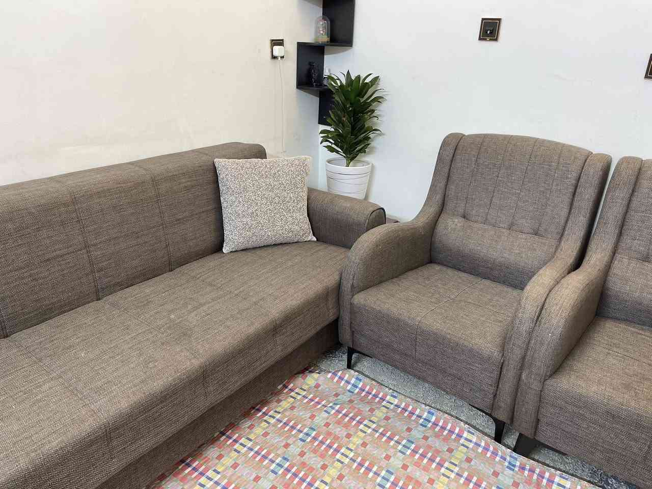 السلام عليكم
تخم 7 مقاعد وكرسي مفرد يصيرن سرير ومخزن للبيع 
للاستفسار خاص


**إذا كنت صاحب هذا الإعلان وتريد حذفه لأي سبب، رجاءا أرسل رسالة إلى الدعم الفني**