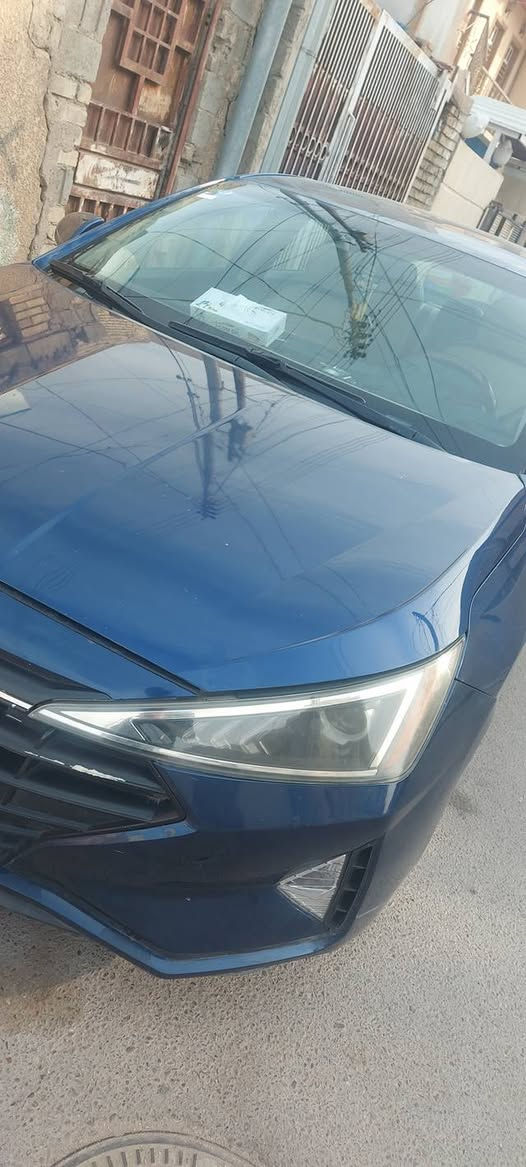 النترا موديل 19 رقم بغداد انكليزي بأسمي
ضرره جاملغ أيسر والبنيد صبغ 

السعر 140 وبيه مجال حك الجيه 
***********
