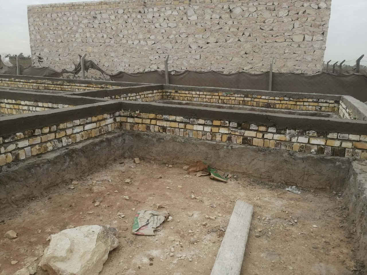 قطعه أرض زراعيه للبيع المساحه نصف دونم قرب دور معمل اسمنت بيه اساس مساحه 300 متر ثلاث غرف +مطبخ + حمامات + صاله كبيره
+استقبال + صاله طعام/مع 66 تاله عمرانيه + بير ماء
الاستفسار على الرقم ( *********** )
