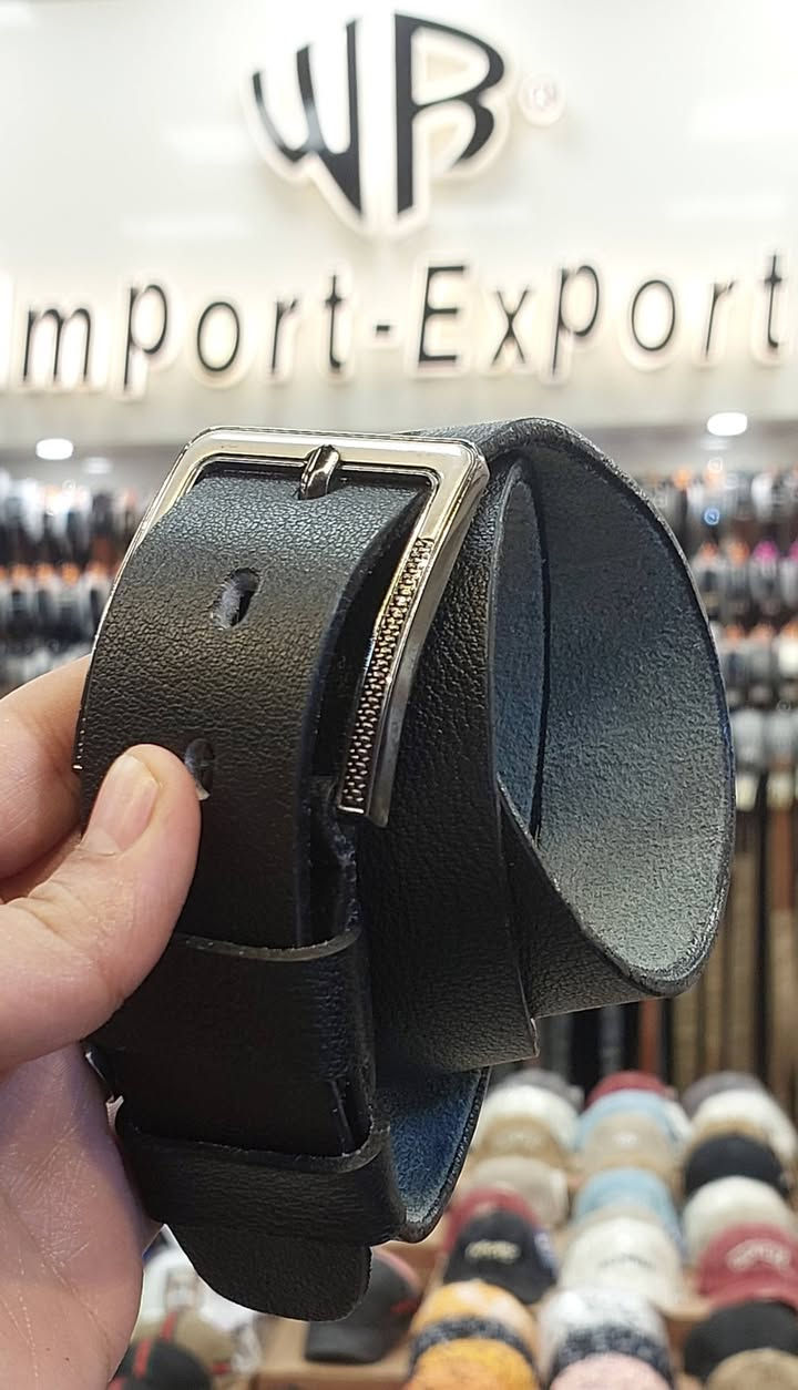 [[[   سعر   الدستة   750  ج   ]]]
حزام ٤سم دكر لوكس
نوع   الجلد   دكر
مقاسات  من  110  سم  /   150  سم
[[[[ 👍  ملحوظة   هامة  جداً   👍 ]]]]] 
  جميع   اكسسوارات   الجلود  مستوردة 
🙏أي عيوب في المنتج يتم تغيره فوراً🙏
شرطاً  وجود  علامة  W•R  علي  المنتج
  أو  فاتورة  الشراء  باسم  شركة  wr


**إذا كنت صاحب هذا الإعلان وتريد حذفه لأي سبب، رجاءا أرسل رسالة إلى الدعم الفني**