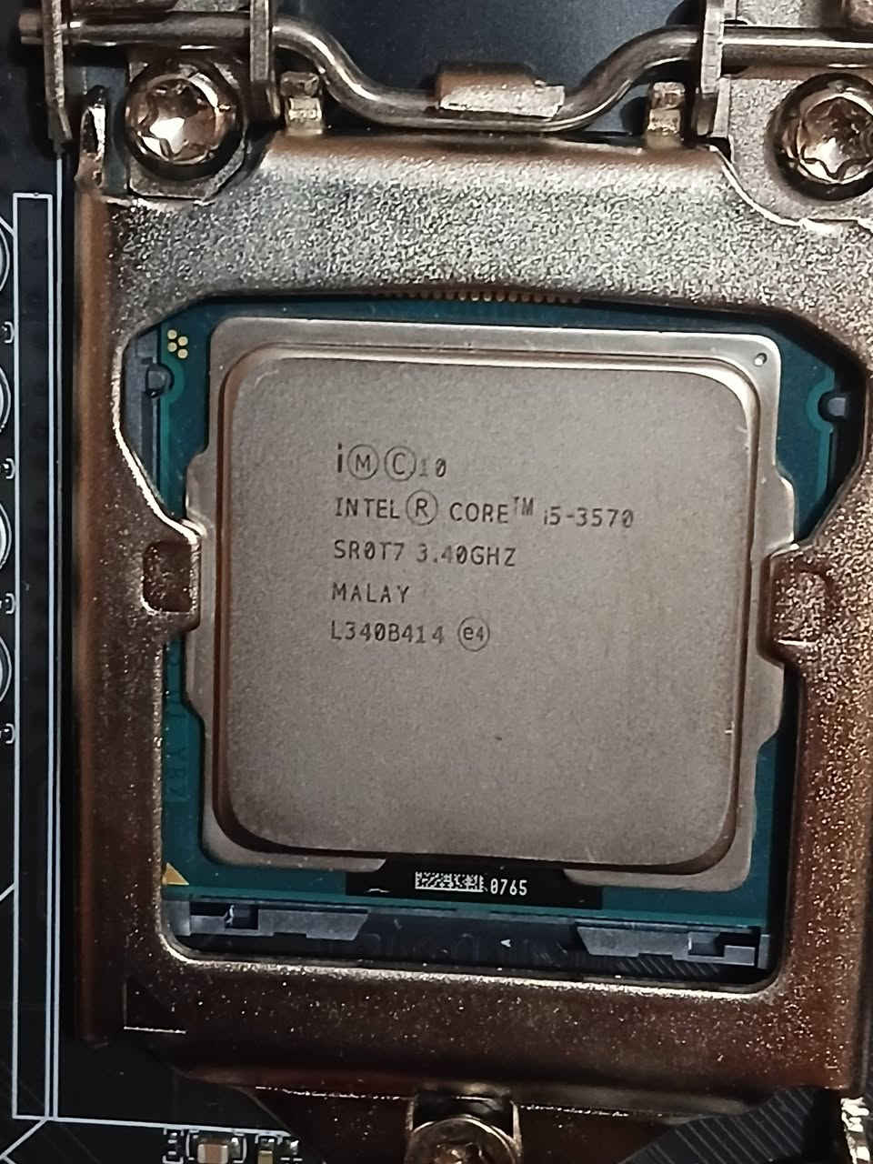 مذربورد DDR3  +رام حجم 8GB  + معالج انتل i5_3570
بهل شكل هذه جديد غير مستخدم متواجد خاص توصيل موجود بغداد وجميع المحافظات


**إذا كنت صاحب هذا الإعلان وتريد حذفه لأي سبب، رجاءا أرسل رسالة إلى الدعم الفني**