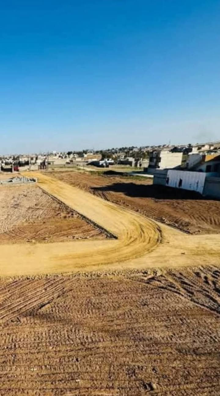 سلام عليكم
قطع اراضي للبيع وحسب الطلب المساحه
ملايين الثالثه مجاور كليه علوم الحياة
تبعد عن شارع العام ٢٥م قريب الخدمات
ماء كهرباء
سعر المتر ١٧٠ وبي مجال 
للتواصل/ ***********/***********
