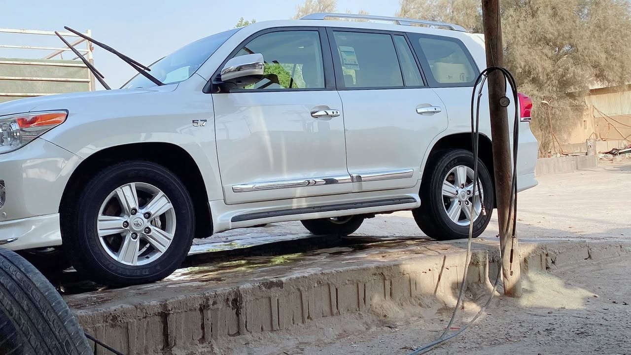 السلام عليكم الاندكروزvxr موديل 14 محرك 5700  فول مواصفات  مكفوله من الضربه والصبغ للبيع مكاني البصره المعقل السعر 450
***********
