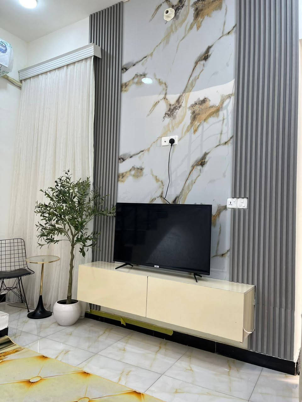 بيت للبيع – فرصة مميزة
🏠 المساحة: 100 متر (10×10)
🏢 طابق واحد
📑 مشمول بالتطويب
📍 الموقع: مجمع الروان – طريق النجف/الديوانية
📌 الامتياز: بداية المجمع، أول فرع على اليمين (موقع واضح وممتاز)
🔄 قابل للتفاوض الاتصال:
***********📞

بيت مناسب للسكن أو الاستثمار، موقعه حيوي وسهل الوصول
مكتب ضلال الرافدين للعقار
