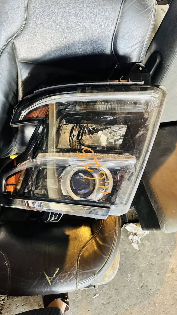 السلام عليكم دعامية بلاد مال تاهو 2019 اصليه مع زوج لايت اصلي السعر 1350 وبيهن مجال مكان ديالى بعقوبة ***********
