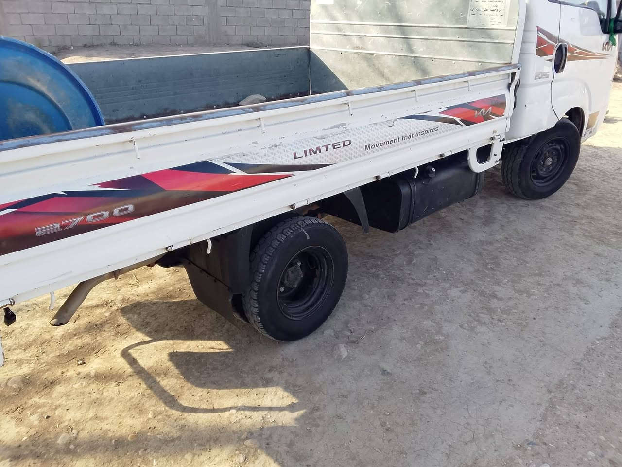 السلام عليكم ورحمه الله وبركاته كيه حمل موديل 2013رقم واسط السياره مكفول محرك كير  شاصي حداديه صدر مكفول كفالة عامه التصال على الرقم ***********
