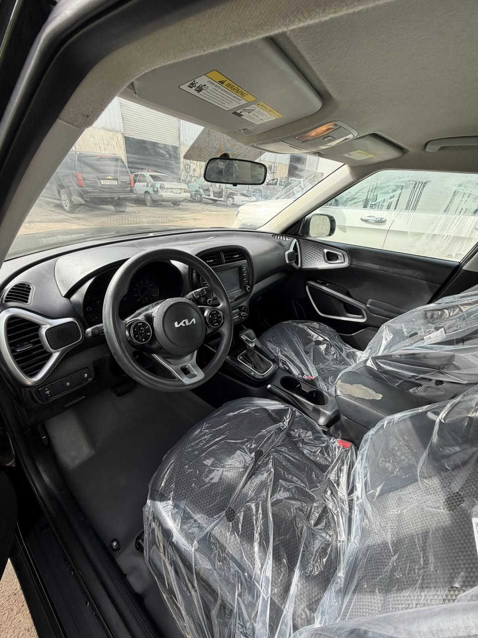 بسبب الوعود الكاذبه 
كيه صول للبيع مديل 20 لون أسود
سياره ما يرادله مصرف 
قبل سبوع داخله حمام وبوليش
طخم تاير جديد قبل سبوع 
وباتري جديد ضمان سنه قبل يومين 
موصفات السياره 
3 انضمه قياده 
مكينه دوش 2000 المرغوبه
كير الاصلي المرغوب
تحكم ستيرن جهتين
مثبت سرعه 
شاشه بلاديه 
تدفه وتبريد شرط 100‎%‎
الحداديه 100‎%‎
سياره داخله حمام وبوليش قبل سبوع 200$ 
دواخل تلمع لمع 
سياره حادثه دعاميه وبنيد بدون شواصي 
فقط ايرباك دركه 
وبيها طخه بالبصره بالباب الخلفي بسيطه موضحه بصوره .
السياره رايدها 135ورقه وبيها مجال للشراي
العنوان البصرة 
السياره رقم بصره 
حره 
***********
