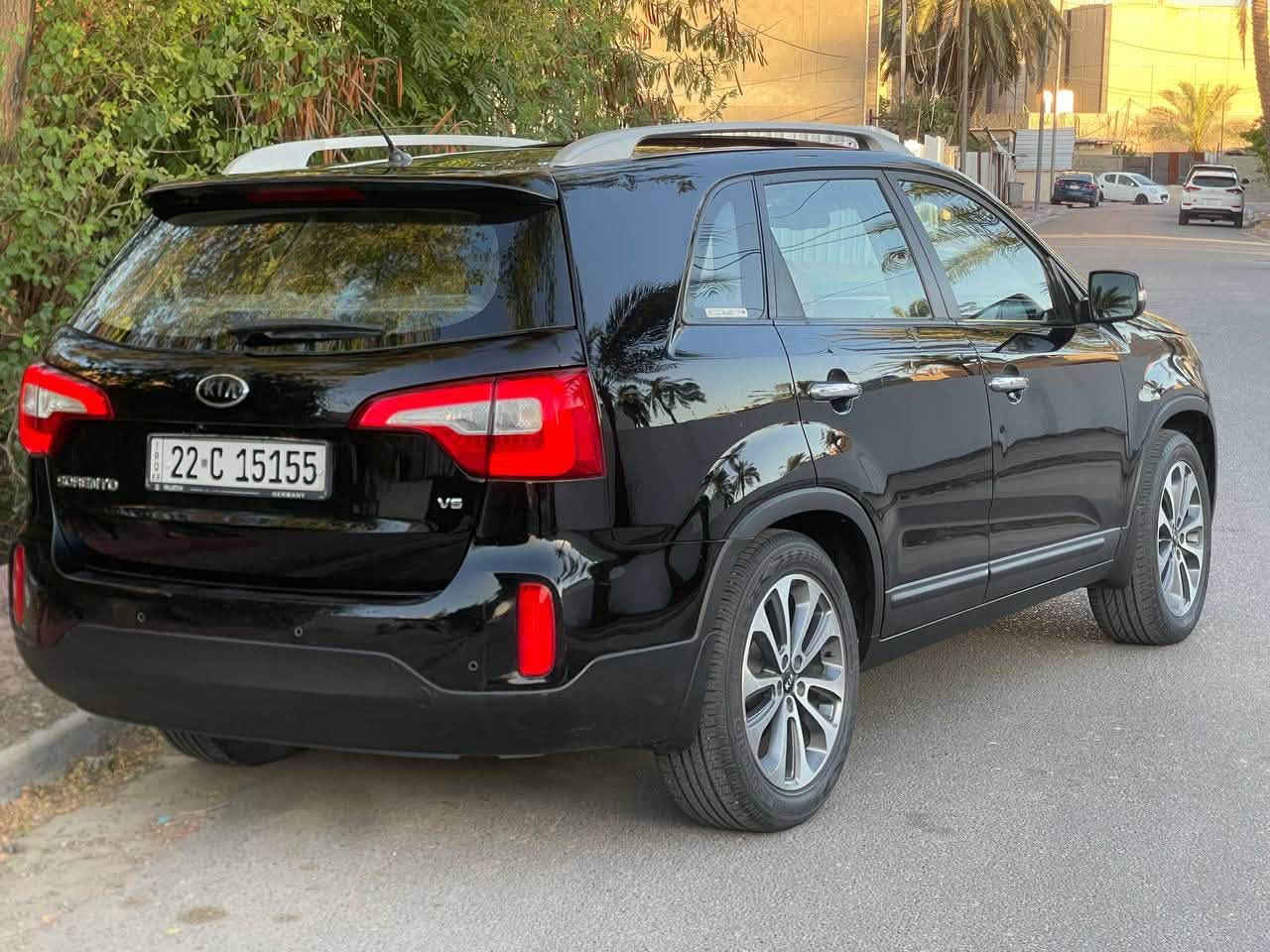 #السلام_عليكم
كيا سورينتو 2013 Kia sorento رقم اربيل خليجي مكينه 3500 v6 dosh السعر 155 السياره بيه منظومة غاز
المواصفات :- 
* بانوراما بصمه كامرا خلفيه شاشه اعطال تبريد بيانو وضيعات قياده مري شفط تبريد 3 قطع كروز سرعه7 مقاعد جلد كرسي كهرباء 
- السياره بيه جاملغ امامي جهه الصدر بدون دواخل   صور السونار مرفقه مكان السياره  بغداد 
- للاستفسار ***********
