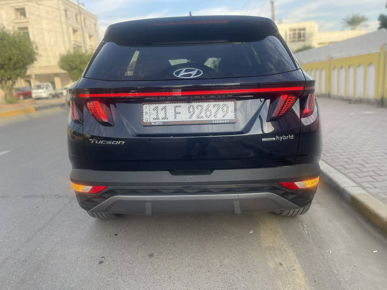 توسان هايبرد فول الفول تمشي بالريمونت  ماشيه ٢٠ قطعه واحده تبديل بنيد اصلي موديل ٢٣ للبيع العنوان بغداد *********** السعر ٢١٥٠٠ دولار يعني شدتين و١٥ ورقه وسعره بالنسبه للمواصفات والحادث ابلاش
