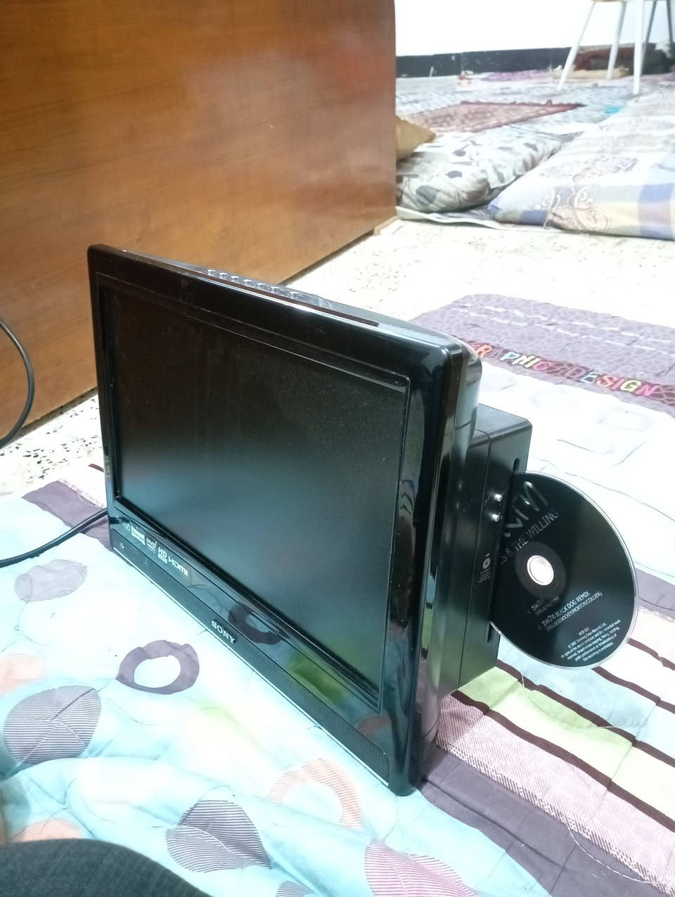 شاشه مع دي في دي جميع الانظمه نوع ماركة سوني لسائقي الباصات والسيارات الكبيره الحمل 
نظيف جدا 
السعر 100


**إذا كنت صاحب هذا الإعلان وتريد حذفه لأي سبب، رجاءا أرسل رسالة إلى الدعم الفني**