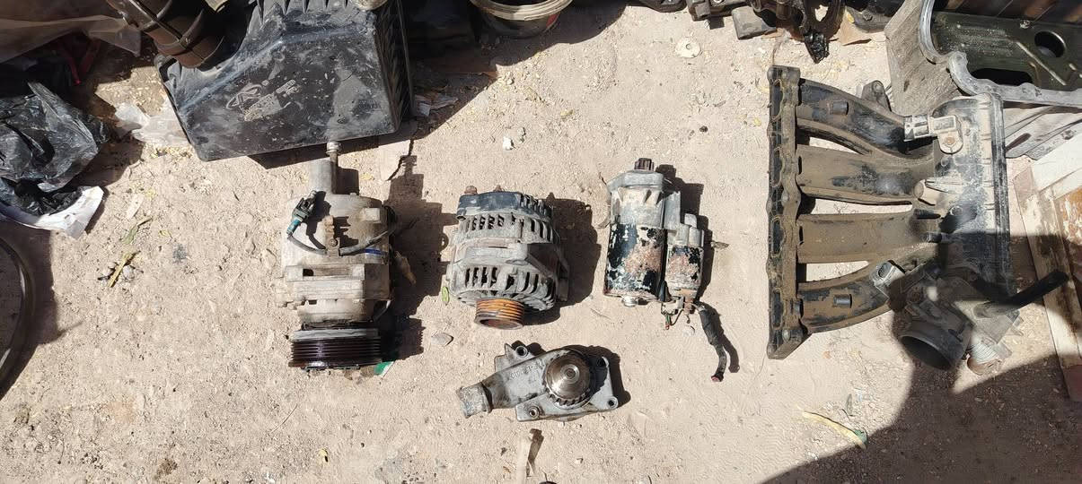 السلام عليكم  سلف... دينمو... وكنبريسر  مال شيري فلاوين للبيع شغالات ***********
