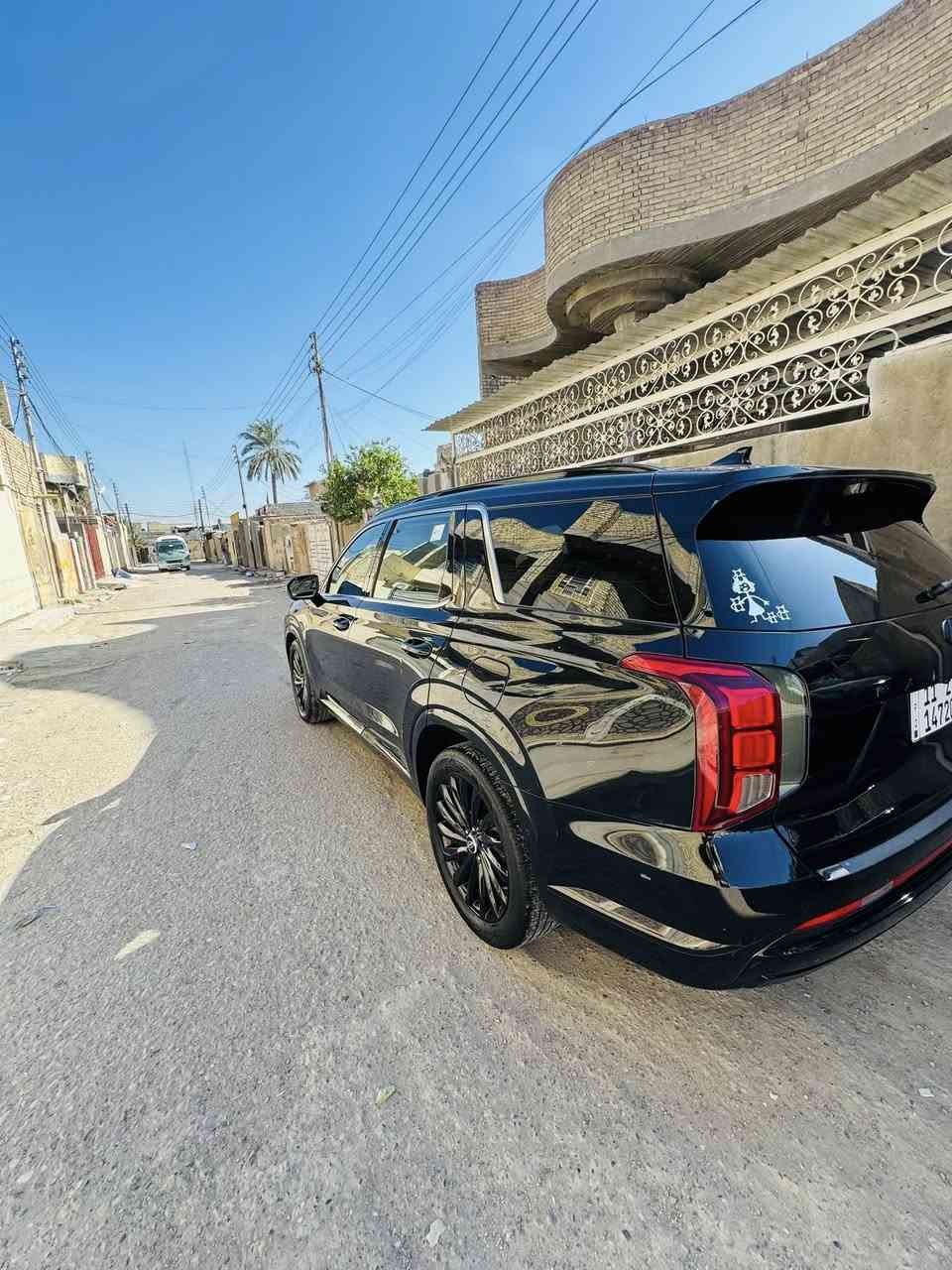 بلسايد كلكرافي  موديل  2024 نايك دشن
الارباك : ستيرن  راجع سستم
هونداي بلسايد كلكرافي نايك أدشّن

اللون : اسود
العداد : 25 ألف قابل للزياده            مرقم بغداد الدولي بسمي  
 
الضرر … بنيد مبدل بلدي  بدون دواخل شاصي لغد كفاله كفاله
المواصفات :- داخل الكشنات شامو و جلد يجي فقط بل نايك ادشن 
1-شاشة عرض داتشو 
2-المحرك   v6    3.8 
3-بصمة تشغيل + بصمة ابواب 
4-اصطفاف ذاتي(تقديم + ترجيع عن طريق الريمونت)  
5-فتحة سقف عدد 2 سقف +بانوراما
6-سماعات هارمن كاردن عدد ١٦
 7-رادار امامي  + خلفي 
8-حساسات امامي + خلفي 
9-كامرات عدد 5  360 درجة 
10-كشنات امامي خزن ميموري 
11-كشنات كهربائي تدفئة وتبريد
12-انارة داخليه (محيطيه) + انارة دشبول 
13-بردات جانبية
14-تبريد مركزي امامي + خلفي منفصل التحكم
15-تحكم ستيرن + شفتات
16-تدفئة ستيرن 
17-مرايا هيتر + تعتيم 
18-صندوق كهربائي شفط + اربع وضعيات فتح صندوق
19-وضعيات قيادة  (٤) فورويل 
20-ويل كب حجم  ٢٠ 
21-اوتو هولد + نقطة عمياء 
22-سايد بريك بصمة + مثبت سرعة
23-شحن وايرلس 
24-إشارات بالمرايا  + إشارات جانبيه
25-اوتو هولد 
26-تحديد مسار
27-شاشة ديجتال كبيرة
28-تشغيل عن بعد .
29-تدليك كشن . مساج 
30-دفع امامي 
31-ماسحات اوتو 
وبعد بيها هوووواي مواصفات معروف الكلكرافي الVIP فول 1/1 

للاستفسار اكثر  الاتصال مكان بغداد 

رقم الهاتف:*********** 
السعر 282بيه مجال الشراي
