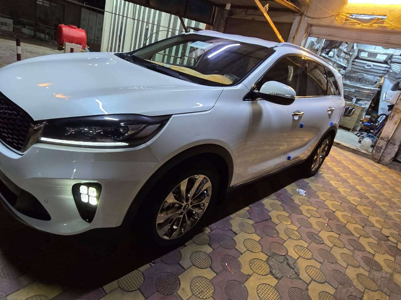 سلام عليكم 
سورنتو خليجي ١٩

٦ سلندر مكفوله كفاله
٧ راكب
كشنات جلد كهرباء
حساس امامي خلفي
كامره دواره
بصمه ترحيب
مواصفاته معروفه
رقم مثنى جديد
باسمي
مكان السياره سماوه المركز
رقم الموبايل ***********
