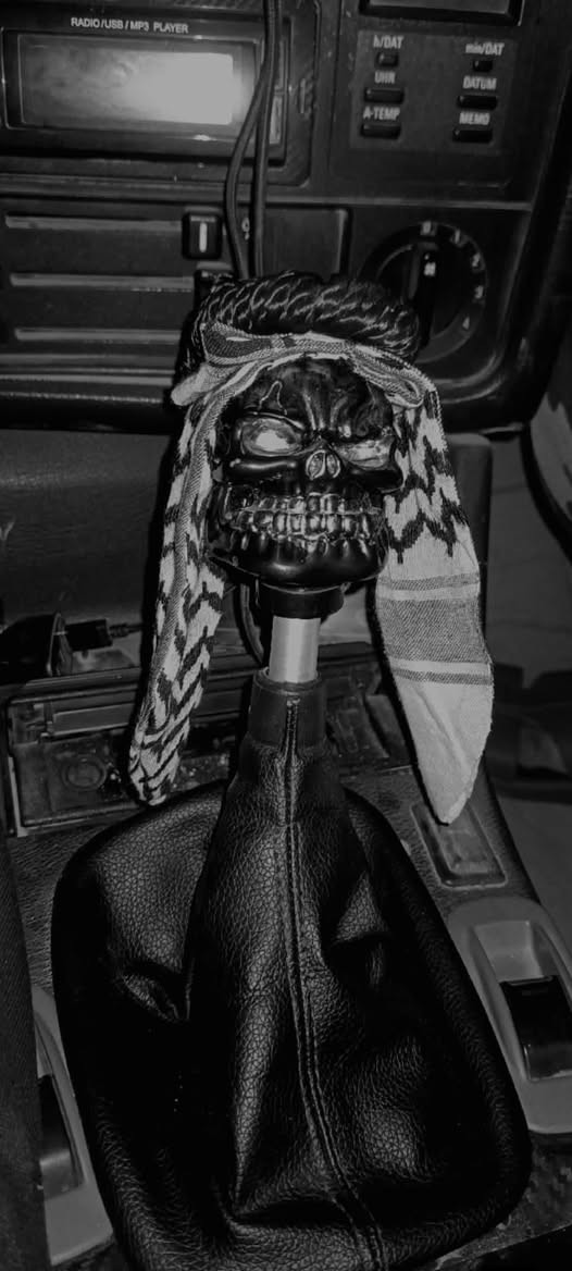 زعره ثلاثينيه جاده. للبيع 
موديل: 1991 لون دخاني
مكينه: اربعه وارد امارات مفتوح 
كير: عادي zf 
اكسل: 8 براغي مقفول بلادي
دعاميات: m مختوم 
سعر: 42 ورقه 
ملاحظه:  نواقص بسيطه تحتاج ترتيبات  (مكان شعب) 
رقم: ***********
