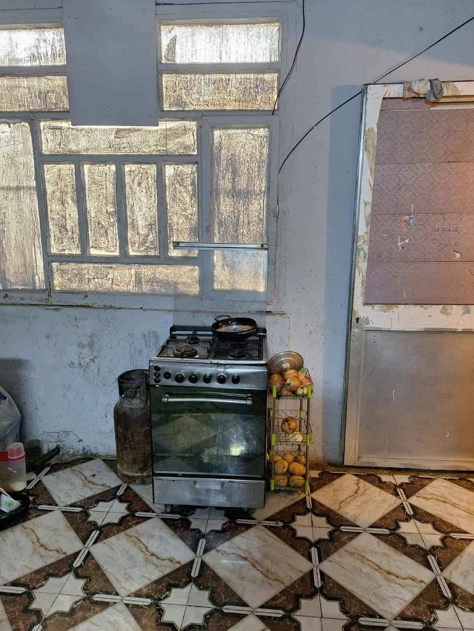 شقه للبيع مجمع القعقاع غرفتين وصاله كبيره وكراج خارجي عماره رباعيه رقم العمارة ارضيه  السعر 33 وبيها مجال رقم ***********
