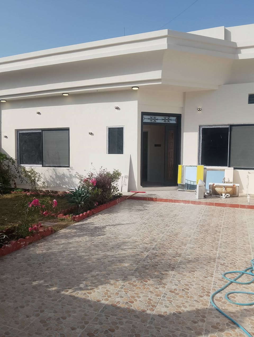 دارللبيع مساحة/260/متر واجه10 طابق واحد 
العنوان:قادسية الثانية قرب مجمع المدارس مربع الذهبي خلف تجاري 
نوع العقار:طابو ملك صرف 
مواصفات:فول كاشي وسقف مغربي نظام دكت 
محتويات الدار:كراج،حديقة،مطبخ حاربارد،استقبال،وهول،وصحيات،وغرفتين نوم نظام سويت،درج داخلي
موقع مميز وشارع عريض تبليط ومجاري وماءحلوو 
للاستفسار مراجعة مكتب النورين للعقارات والمقاولات أو الاتصال على الارقام التاليه:***********واتسأب
