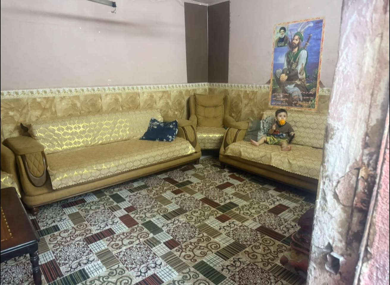 السلام عليكم بيت 120 متر مربع للأيجار مكانه بغداد العماري قطاع 6 ايجاره 200 وبي مجال ويرهم للبيع رقمي واتساب ***********
