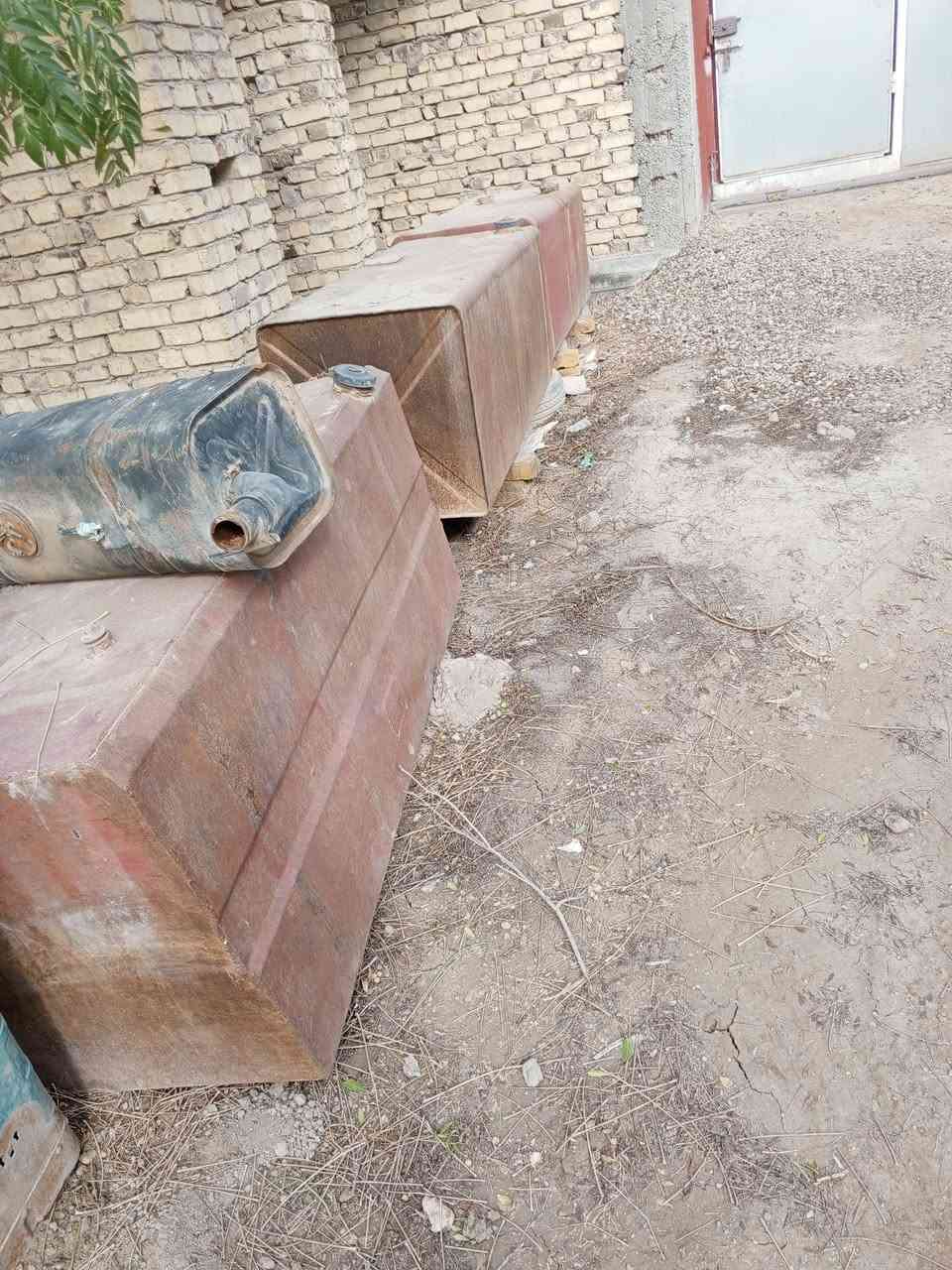 سلام عليكم 
تانكيات 3 للبيع  حديد ثقيل سعه تانكي 1000 لتر او اقل 
العنوان بابل  اليفيدنه يتصل
***********
